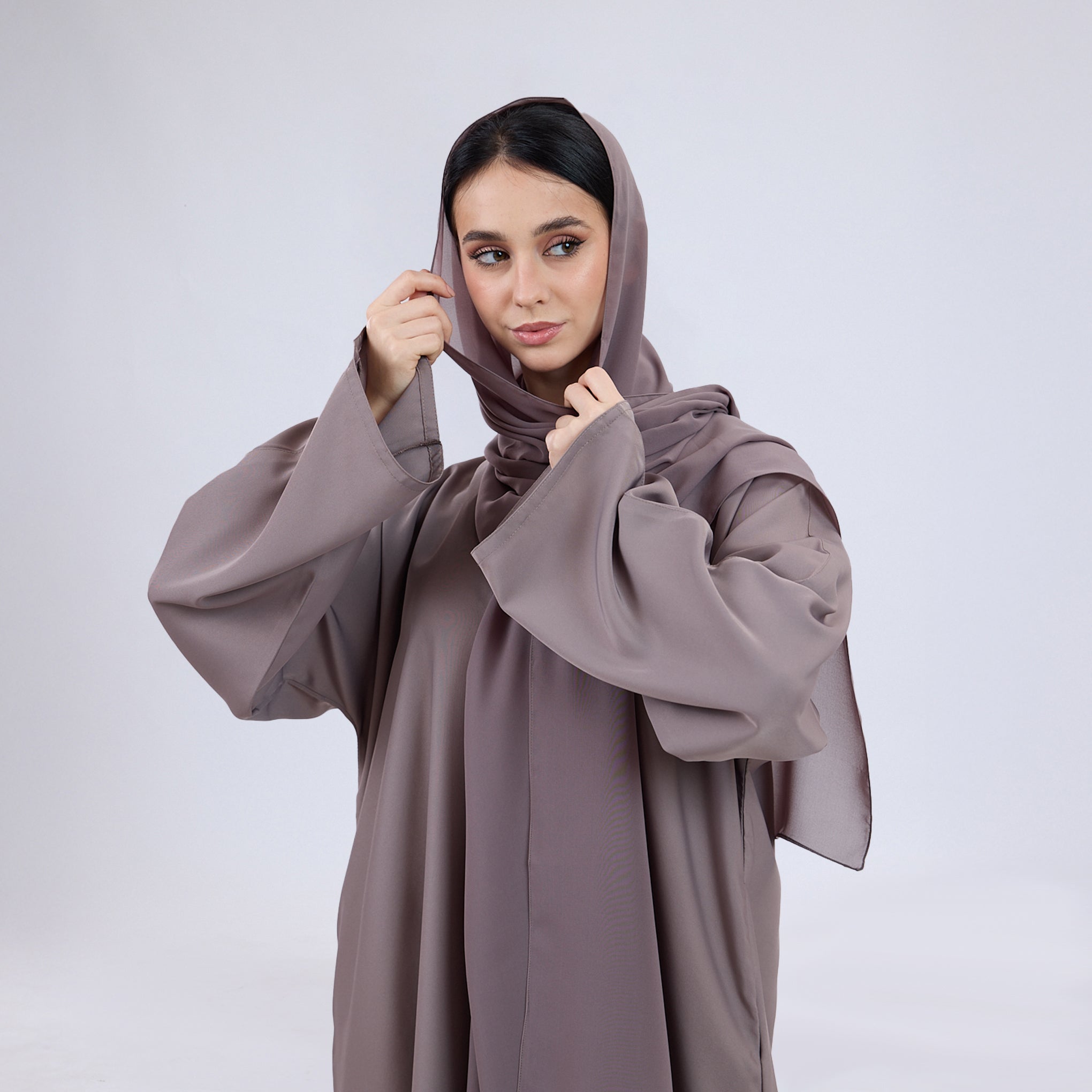 Nida Fabric Classic Closed Abaya With Wide Sleeves