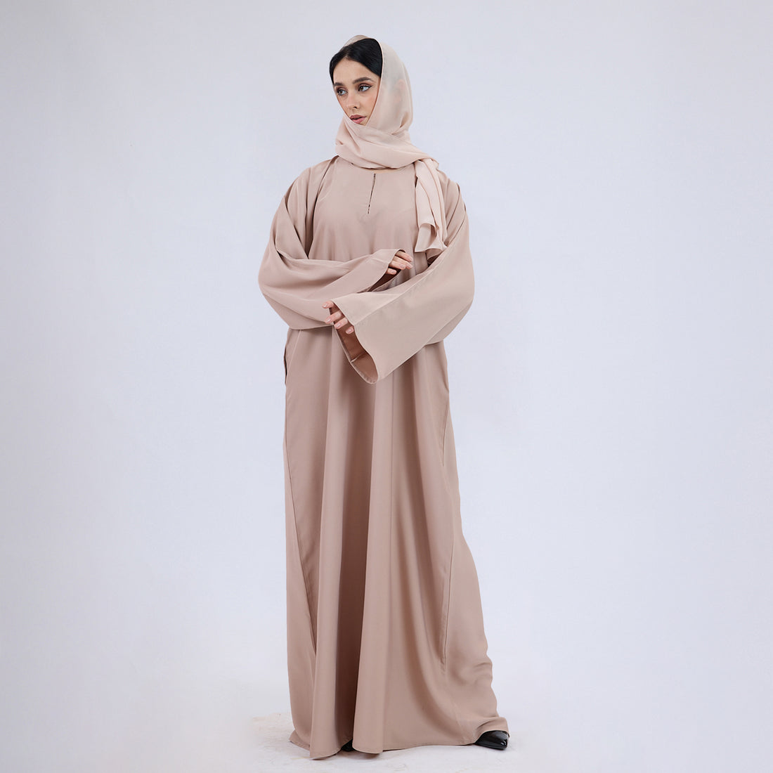 Nida Fabric Classic Closed Abaya With Wide Sleeves