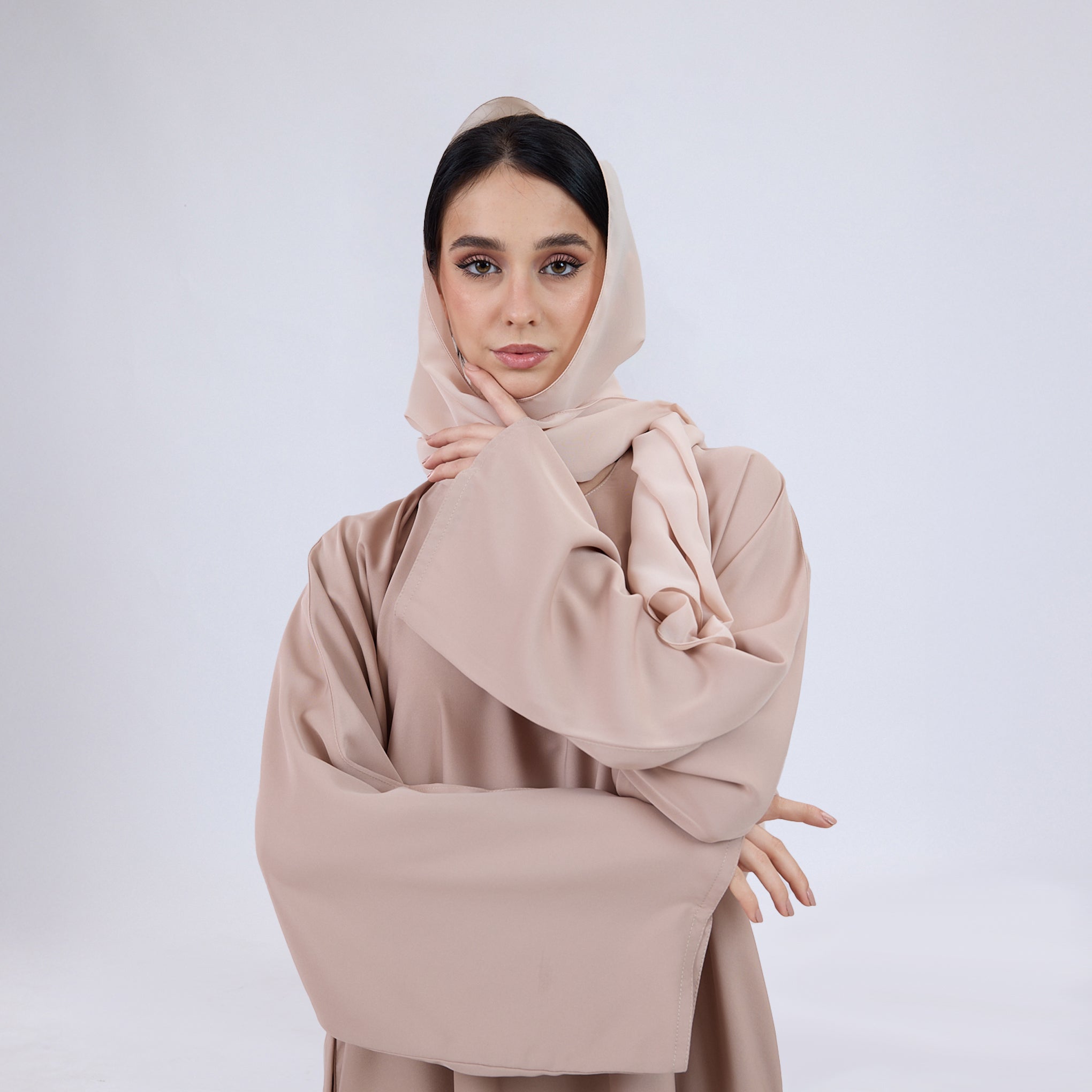 Nida Fabric Classic Closed Abaya With Wide Sleeves