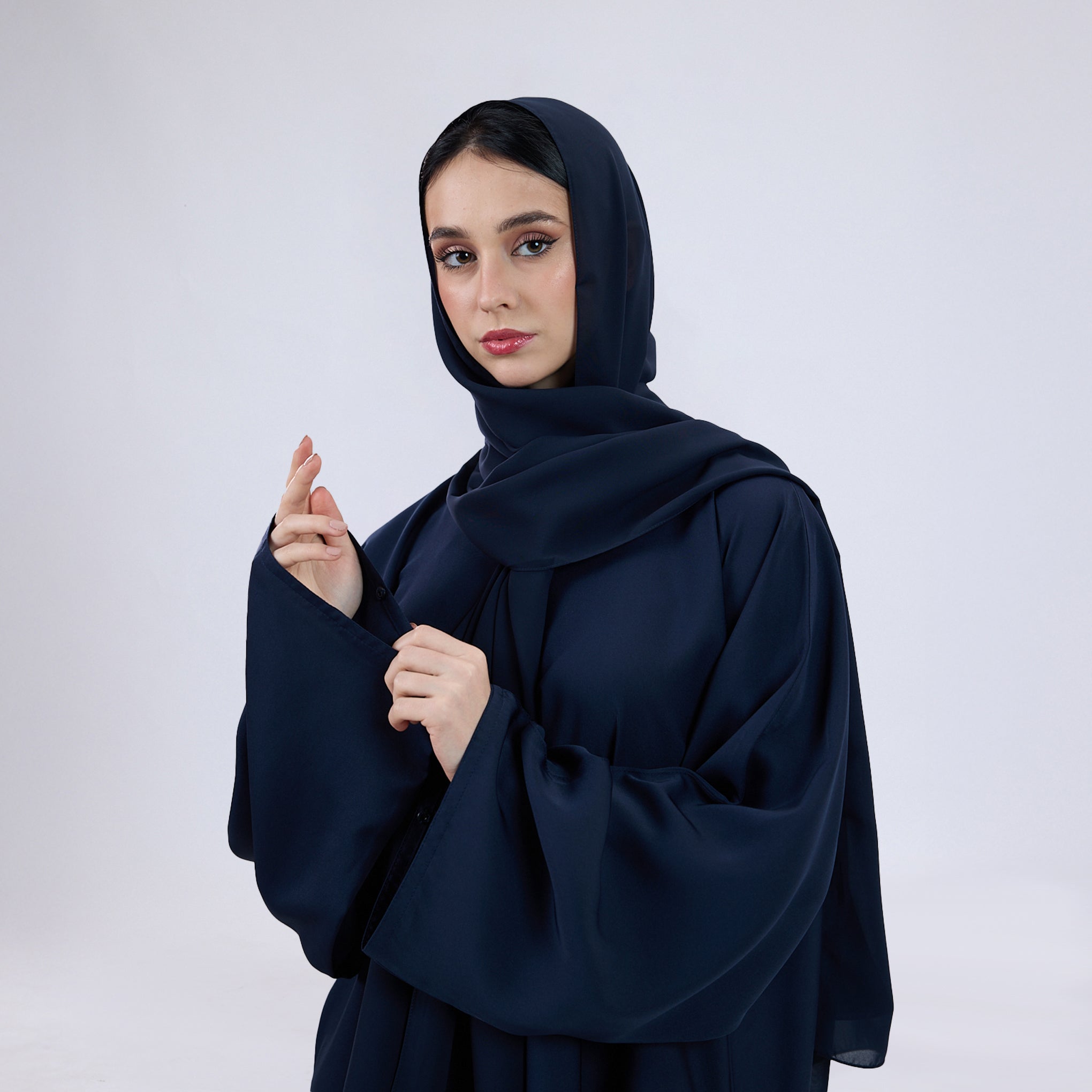 Nida Fabric Classic Closed Abaya With Wide Sleeves